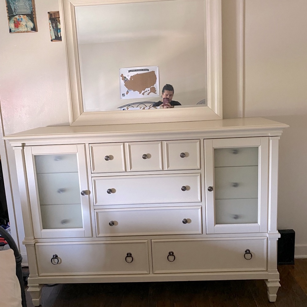 Bedroom set
